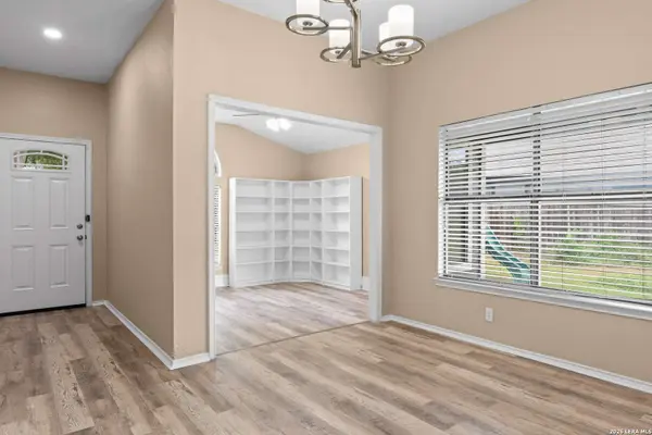 8607 RIDGE MILE DR, San Antonio, TX 78239