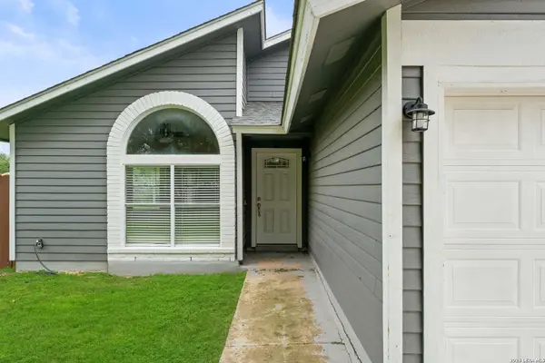 8607 RIDGE MILE DR, San Antonio, TX 78239