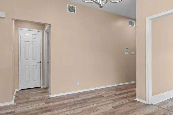 8607 RIDGE MILE DR, San Antonio, TX 78239