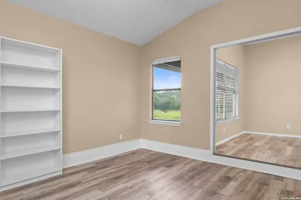 8607 RIDGE MILE DR, San Antonio, TX 78239