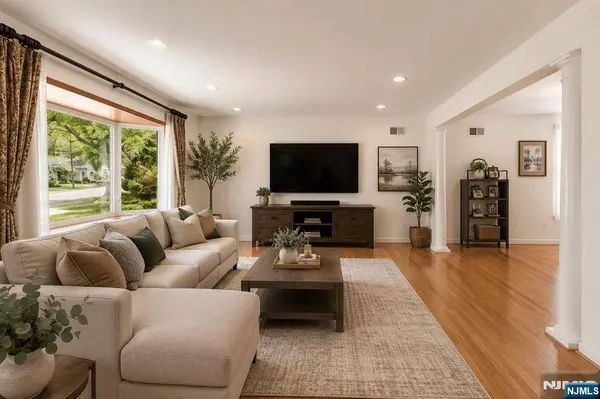 111 Ramille CT, Paramus, NJ 07652