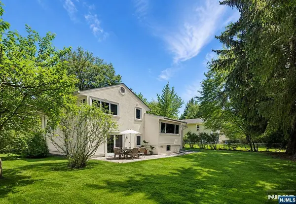 111 Ramille CT, Paramus, NJ 07652