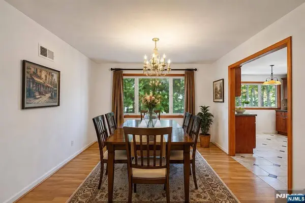 111 Ramille CT, Paramus, NJ 07652