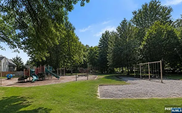 111 Ramille CT, Paramus, NJ 07652