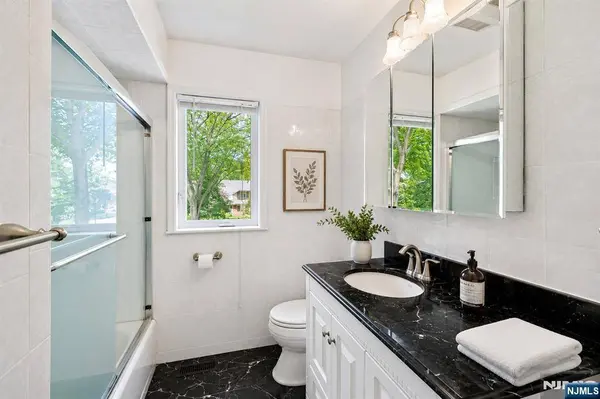 111 Ramille CT, Paramus, NJ 07652