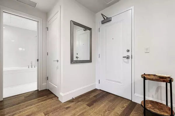 211 Quarry WAY SE #104, Calgary, AB T2C 5M6