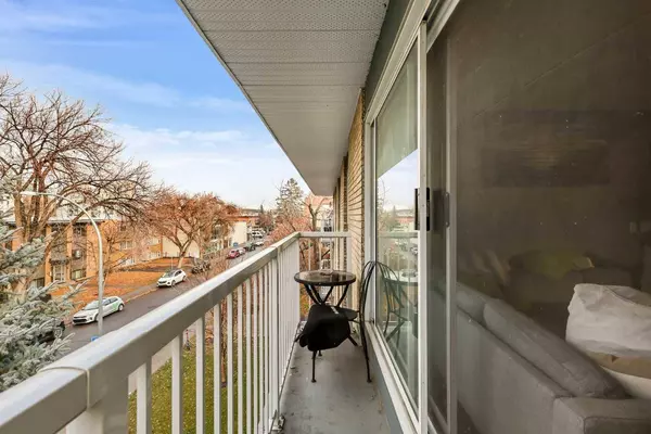 525 22 AVE SW #401, Calgary, AB T2S 0H5