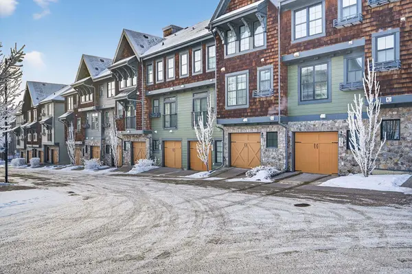 235 Ascot CIR SW, Calgary, AB T3H 0X2