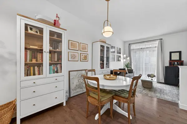 235 Ascot CIR SW, Calgary, AB T3H 0X2