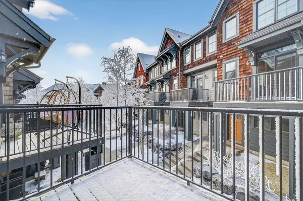 235 Ascot CIR SW, Calgary, AB T3H 0X2