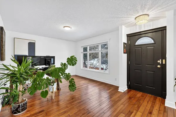 101 12A ST NE, Calgary, AB T2E 2W1