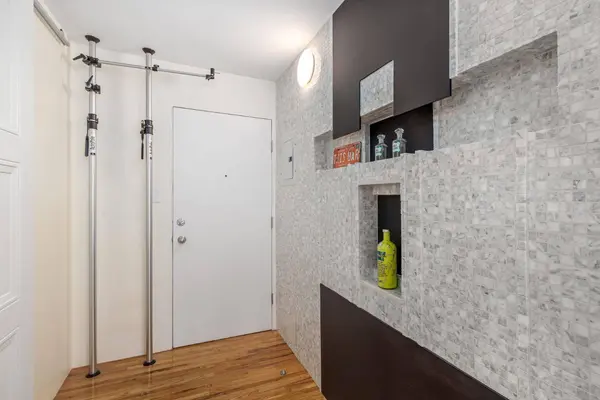 112 23 AVE SW #306, Calgary, AB T2Z 5C7