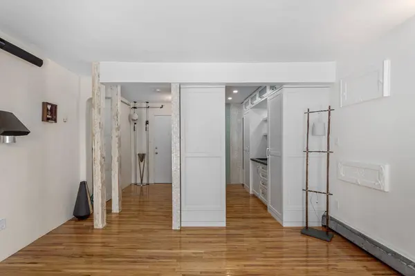 112 23 AVE SW #306, Calgary, AB T2Z 5C7