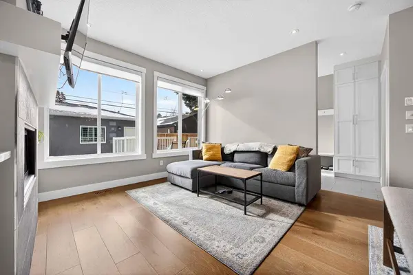 435 31 AVE NW, Calgary, AB T2M 2P5