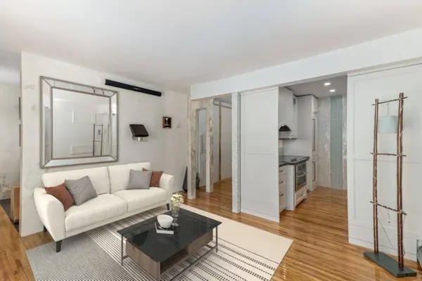 112 23 AVE SW #306, Calgary, AB T2Z 5C7