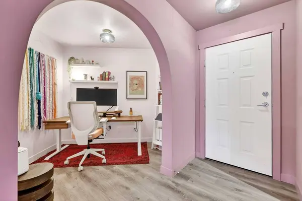 25 Richard PL SW #218, Calgary, AB T3E 7N1