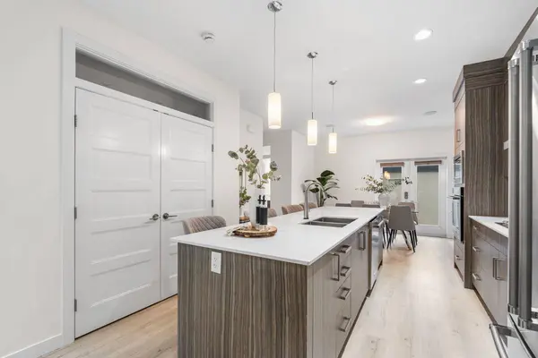 308 11 AVE NE #1, Calgary, AB T2E 0Z1