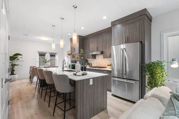 308 11 AVE NE #1, Calgary, AB T2E 0Z1