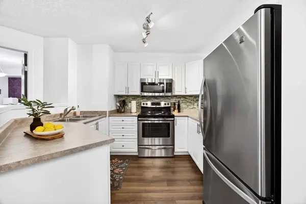 2000 Citadel Meadow PT NW #213, Calgary, AB T3G 5N5