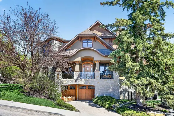 914 36 AVE SW, Calgary, AB T2T 2E7
