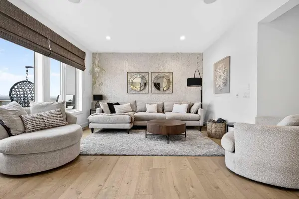 224 Springbluff HTS SW, Calgary, AB T3H 5B8