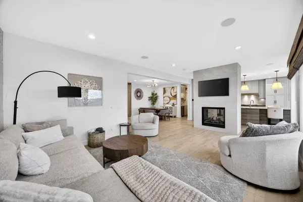 224 Springbluff HTS SW, Calgary, AB T3H 5B8
