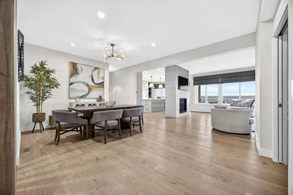224 Springbluff HTS SW, Calgary, AB T3H 5B8