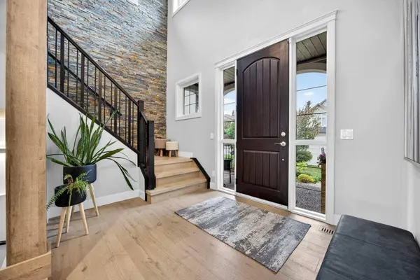 224 Springbluff HTS SW, Calgary, AB T3H 5B8