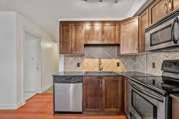 2906 17 AVE SW #14, Calgary, AB T3E 0A9
