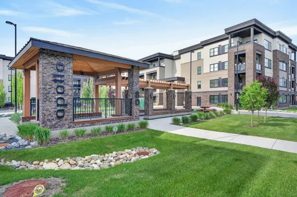 80 Greenbriar PL NW #2302, Calgary, AB T3B 6J4