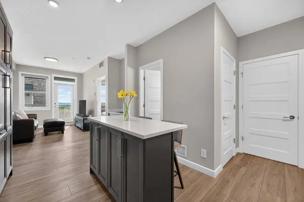 80 Greenbriar PL NW #2302, Calgary, AB T3B 6J4