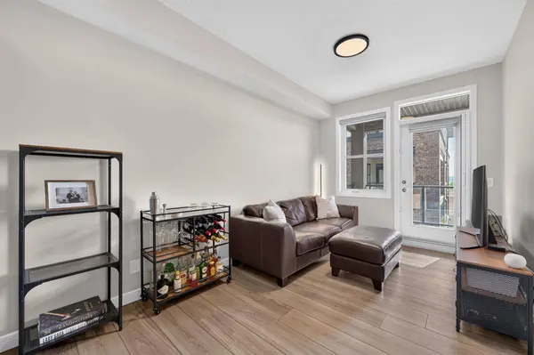 80 Greenbriar PL NW #2302, Calgary, AB T3B 6J4