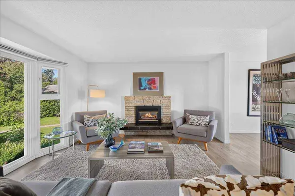 5408 Ladbrooke DR SW, Calgary, AB T3E 5X8