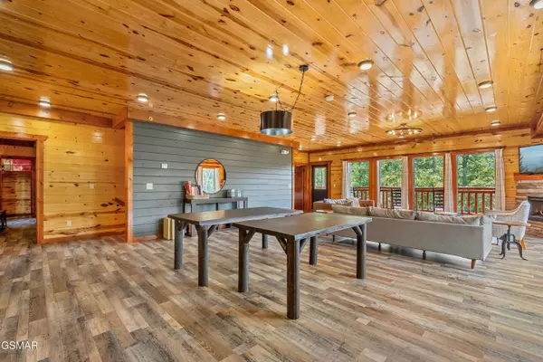 1654 Barn Door LN, Sevierville, TN 37862