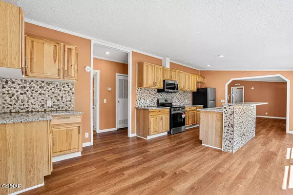 234 Red Bud LN, Sevierville, TN 37876