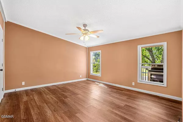 234 Red Bud LN, Sevierville, TN 37876