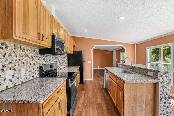 234 Red Bud LN, Sevierville, TN 37876