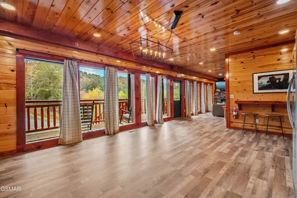 1530 Turkey Valley LN, Sevierville, TN 37876