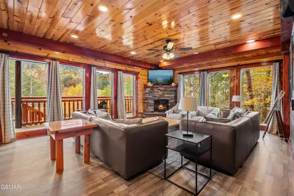 1530 Turkey Valley LN, Sevierville, TN 37876