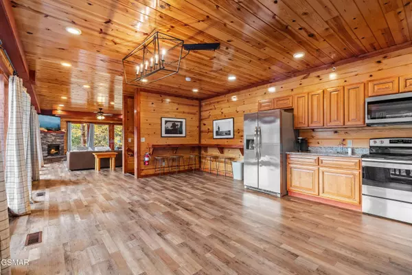 1530 Turkey Valley LN, Sevierville, TN 37876