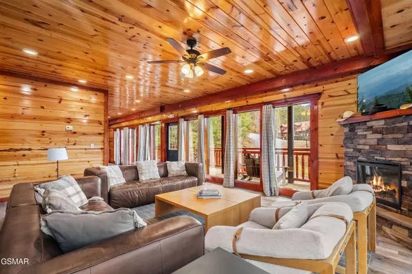 1530 Turkey Valley LN, Sevierville, TN 37876