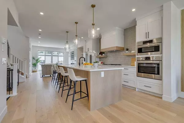 3723 Richmond RD SW, Calgary, AB T3E 4P1