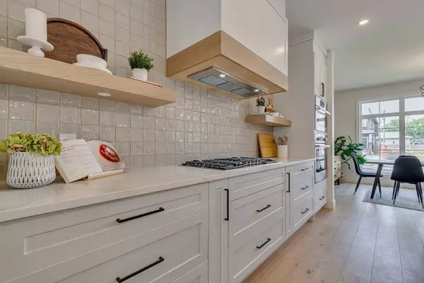 3723 Richmond RD SW, Calgary, AB T3E 4P1