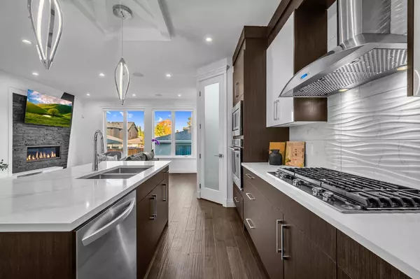 2640 28 ST SW, Calgary, AB T3E 2J1