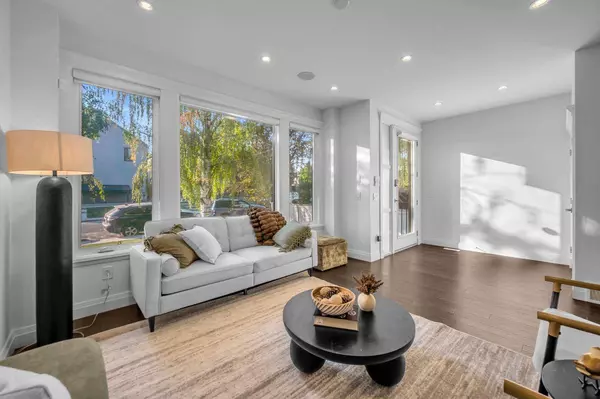 2640 28 ST SW, Calgary, AB T3E 2J1