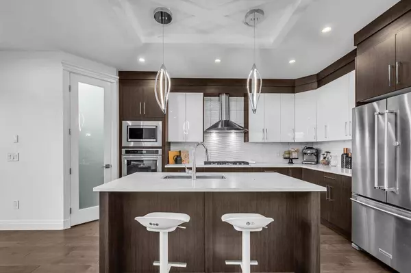 2640 28 ST SW, Calgary, AB T3E 2J1