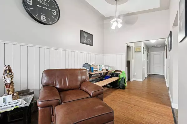 1440 45 ST SW, Calgary, AB T3C 2C2