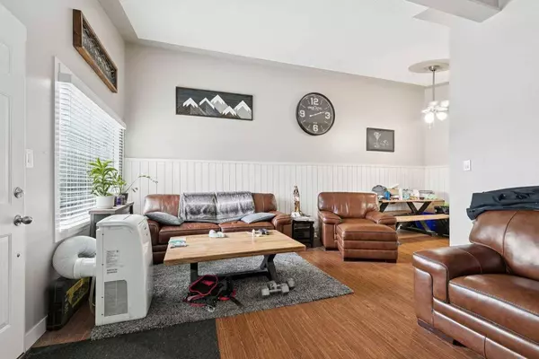 1440 45 ST SW, Calgary, AB T3C 2C2