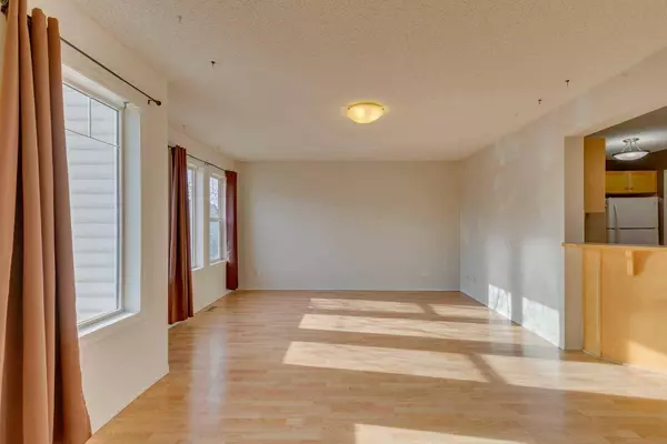 228 Luxstone PL SW, Airdrie, AB T4B 3C1