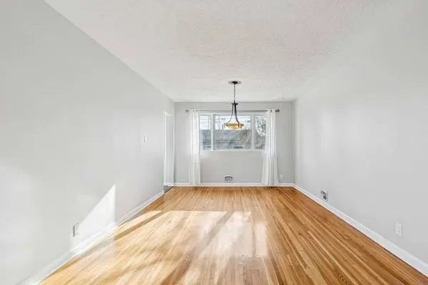 719 49 AVE SW, Calgary, AB T2G 1G7